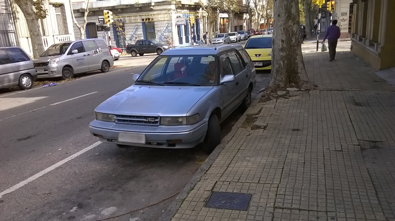 I really like those odd rear windows, and the overall shape of this thng.